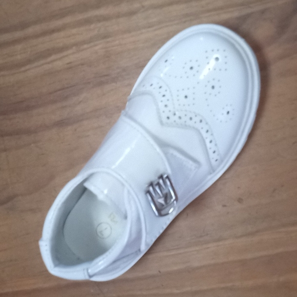 white dress shoe for boy - Picture 5 of 6